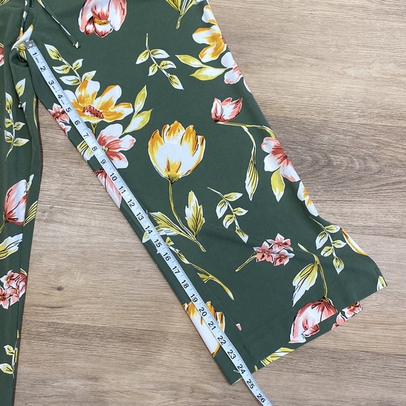 Jules & Leopold Floral Dress Capris - Picture 11 of 11